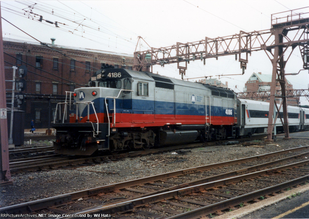 Metro-North GP40FH-2 4186